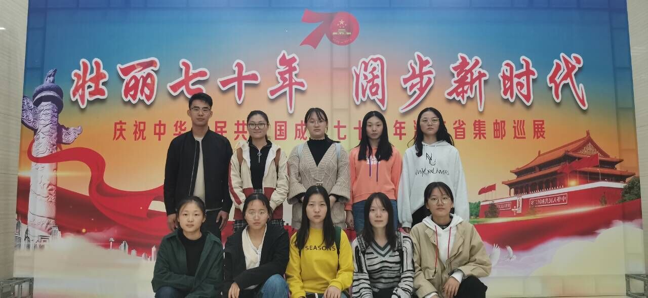 员工党员参观档案文献展